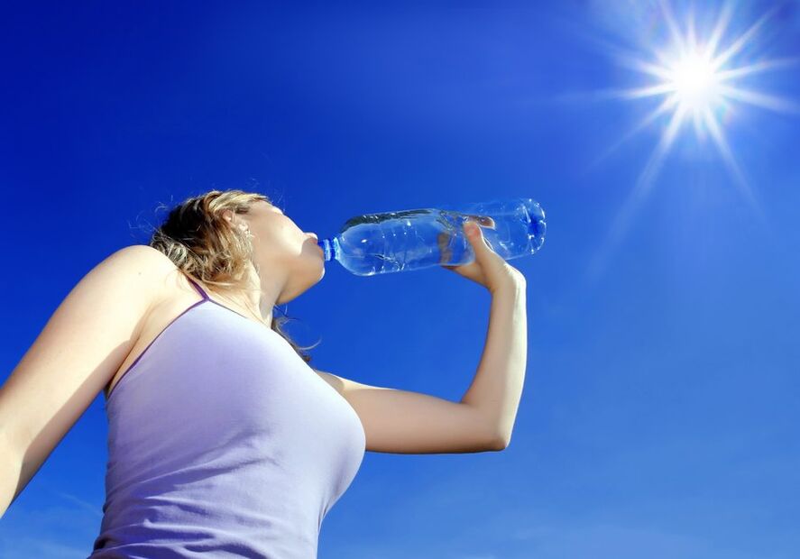 drink water on a lazy diet photo 2