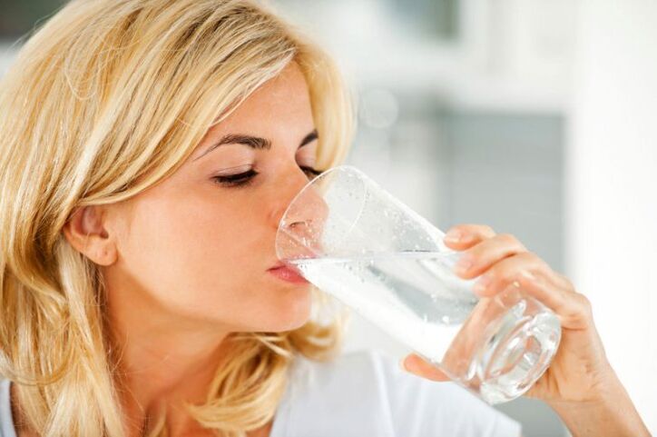 drink water with a lazy diet photo 1