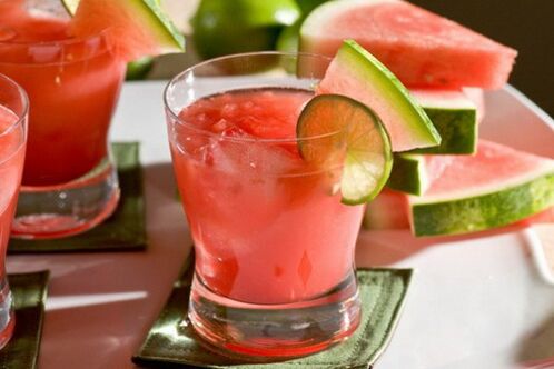 The watermelon diet for weight loss excludes all kinds of drinks. 